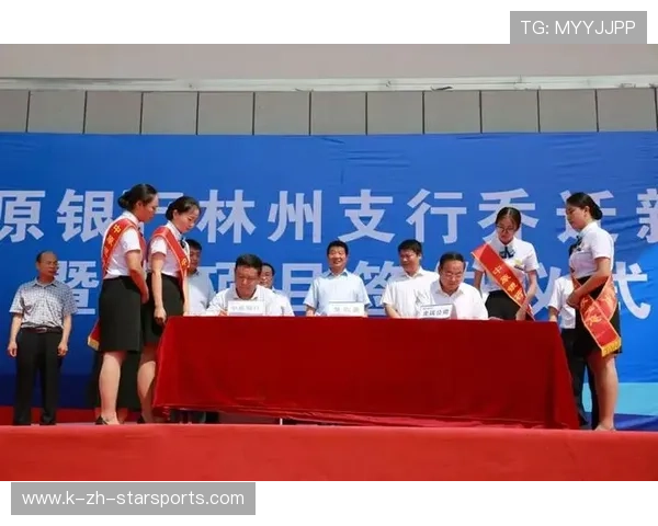 球员续约签字仪式吸引大量媒体及粉丝到场